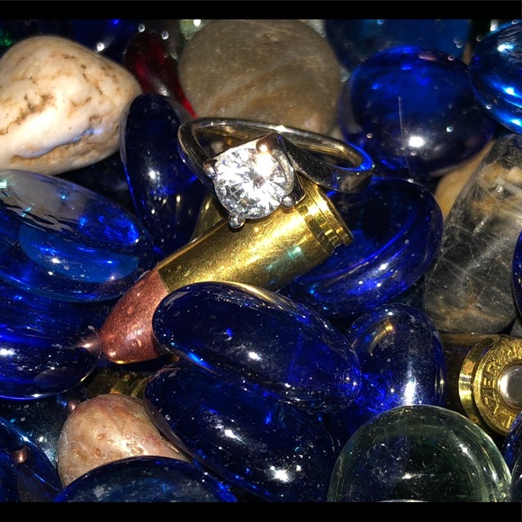 Moissanite solitaire ring - Picture 5 of 9